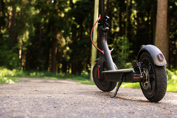 포토 JPG 해외이미지 나무 라이프스타일 공원 길 스포츠 여행 백그라운드 이동 교통시설 모션 자연 기술 사람없음 야외 초록색 물 환경 정원 봄 산책 운전 에너지 자유 스쿠터 승차 숲 지시 속도 에코 생태계 엔진 계기판 방법 제어 스타일 해외202309 해외포토 자연요소 식물 계절 공공시설 컬러 교통 컨셉 휴식 생활 오토바이 시설 파일형식