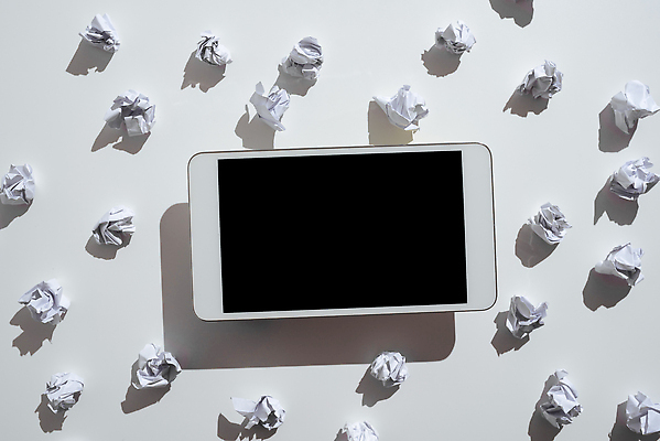 포토 JPG 해외이미지 종이 백그라운드 사람없음 태블릿 공백 종이뭉치 카피스페이스 해외202309 해외포토 전자제품 스마트기기 뭉치 파일형식