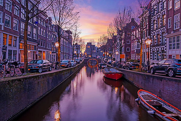 포토 JPG 해외이미지 전통 외관 유럽 문화 여행 건축양식 창문 거리 주택 사람없음 건물 도시풍경 반사 황혼 일몰 새벽 낭만 도시 중세 역사 재산 네덜란드 운하 장면 지역 타운 암스테르담 수도권 옛날 해외202309 해외포토 자연요소 건축물 건축 나라 컨셉 풍경 금융 노을 파일형식