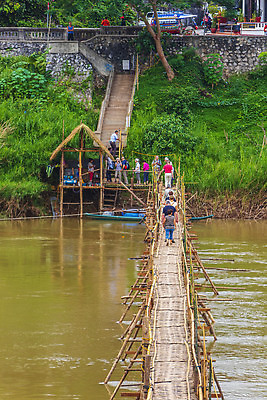 포토 JPG 해외이미지 아시아 문화 여행 자연 하늘 산 파노라마 풍경 사람없음 초록색 파란색 강 도시풍경 뷰티 마을 계곡 동남아시아 도시 사찰 세계여행 재산 대나무 언덕 대문 장면 라오스 타운 구시가지 랜드마크 메콩강 옛날 해외202309 해외포토 나무 나라 컬러 종교건축 촬영기법 금융 세계 문 생태계 파일형식