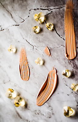 포토 JPG 해외이미지 백그라운드 사람없음 하트 화려 보석 크림 질감 파운데이션 해외202309 해외포토 모양 컨셉 화장품 광석 파일형식