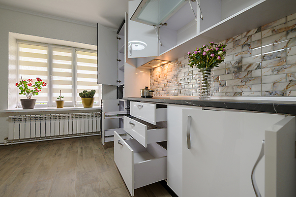 포토 JPG 해외이미지 주간 디자인 가구 창문 가족 바닥 아파트 주택 아이디어 실내 사람없음 내부 장식 화장 유행 문 주방 검은색 기계 방 흰색 오픈 플랫 고급 수리 캐비닛 진열장 조리대 심플 리모델링 시각장애인 합판 비어있는 해외202309 해외포토 자연요소 컬러 생활용품 컨셉 관계 건물 뷰티 장애인 사물함 파일형식