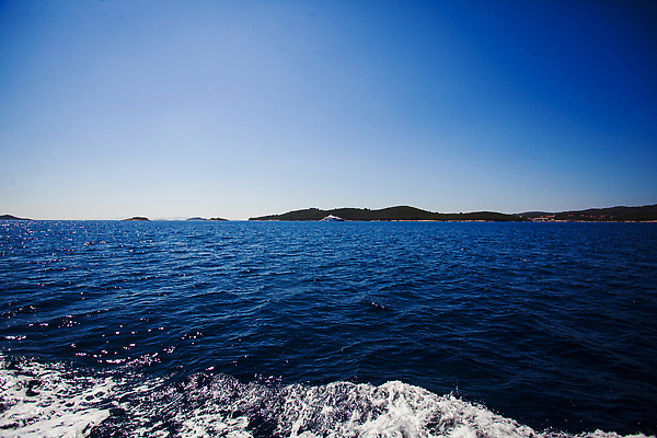 포토 JPG 해외이미지 구름 계절 길 물결 파도 바다 여행 백그라운드 모션 자연 벽지 하늘 표면 추상 휴가 풍경 사람없음 야외 물 여름 파란색 빛 뷰티 맑음 침묵 거품 운전 흰색 보트 떨어짐 속도 장면 모터 내추럴 뱃놀이 수평선 미니멀리스트 해외202309 해외포토 자연요소 컬러 컨셉 무늬 배_교통 날씨 전통놀이 소리 생태계 파일형식