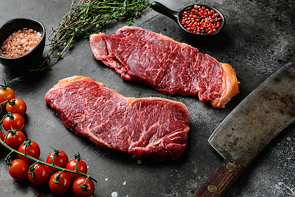 포토 JPG 해외이미지 열매 방울토마토 스테이크 사람없음 소고기 소금 식칼 해외202309 해외포토 식물 토마토 주방용품 서양음식 육류 파일형식