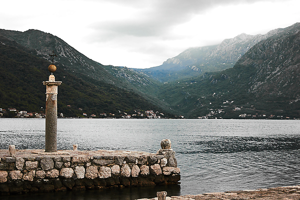 포토 JPG 해외이미지 나무 구름 꽃 호수 바다 섬 여행 건축양식 자연 하늘 휴가 산 파노라마 풍경 사람없음 물 여름 태양 뷰티 교회 마을 항구 일몰 가을 바위 도시 최고 만 역사 폐허 암초 천연기념물 모터 랜드마크 몬테네그로 부드바 순례자 옛날 해외202309 해외포토 자연요소 식물 계절 건축 종교건축 교통시설 촬영기법 건물 노을 돌_바위 생태계 파일형식