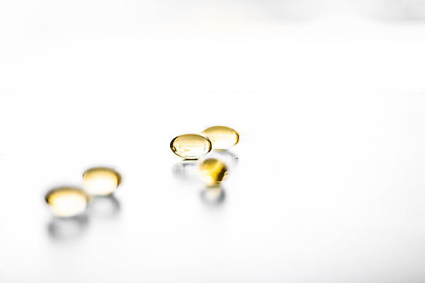 포토 JPG 해외이미지 사람없음 알약 노란색 건강관리 흰색 낟알 영양제 오메가 항생제 해외202309 해외포토 컬러 건강 관리 약 파일형식