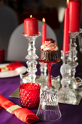 포토 JPG 해외이미지 음식 분홍색 디저트 사탕 사람없음 장식 컵 빨간색 파티 케이크 초콜릿 보라색 얼음 카페 생일 달콤 설탕 컵케이크 굽기 크림 머핀 페스츄리 맛있는 해외202309 해외포토 자연요소 식기 기념일 빵 컬러 이벤트 상점 맛 구이 파일형식