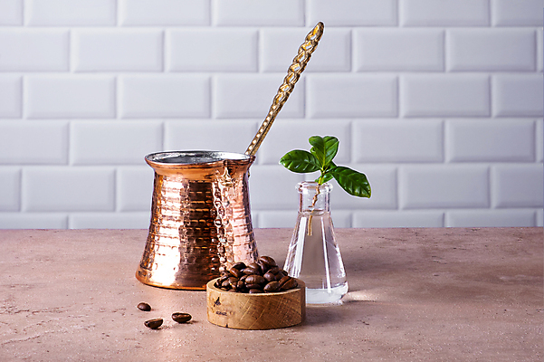 포토 JPG 해외이미지 전통 라이프스타일 문화 커피 음료 백그라운드 컨셉 아침 휴식 콩 동양인 사람없음 갈색 금속 주방 검은색 장비 에너지 수확 신선 뜨거움 맛 아침식사 냄비 낟알 굽기 준비 복고 아로마 바리스타 청동 에스프레소 따뜻한음료 아라비카 양조 정물화 카페인 스타일 튀르키예 해외202309 해외포토 주간 직업 아시아 컬러 농업 재질 곡류 인종 생활 식사 솥 구이 그림 파일형식