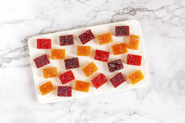 포토 JPG 해외이미지 접시 음식 조각 오렌지 재료 딸기 디저트 서브 사탕 요리 사람없음 옆모습 빨간색 빛 노란색 파티 식당 카페 체리 달콤 맛 정상 작음 잼 가루 설탕 큐브 산딸기 복숭아 부드러움 젤리 타입 내추럴 살구 전국 핸드메이드 플랫레이 해외202309 해외포토 식기 뷰포인트 컬러 컨셉 과일 이벤트 상점 감각 소스_음식 플랫 크기 파일형식