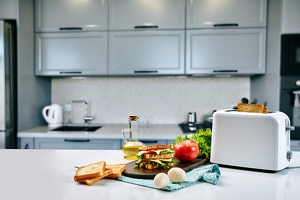 포토 JPG 해외이미지 채소 과일 식재료 탁자 샌드위치 사람없음 주방 계란 아침식사 식빵 토스트 토스트기 해외202309 해외포토 음식 빵 가구 알 식사 가전제품 파일형식