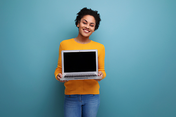 포토 JPG 해외이미지 학생 라이프스타일 디자인 여자 교육 행복 커피 백그라운드 인터넷 비즈니스 갈색머리 실내 한명 미소 사람 앉기 20대 노트북 쇼핑 컴퓨터 사무실 뷰티 귀여움 디지털 기쁨 검색 흥분 히스패닉 카피스페이스 해외202309 해외포토 1 헤어스타일 감정 음료 컨셉 모션 표정 청년 내부 생활 전자제품 공백 파일형식