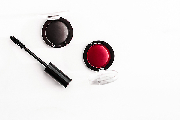 포토 JPG 해외이미지 사람없음 빨간색 검은색 원형 흰배경 마스카라 대리석 아이섀도 마블링 카피스페이스 해외202309 해외포토 도형 컬러 백그라운드 재료 화장품 공백 흰색 파일형식