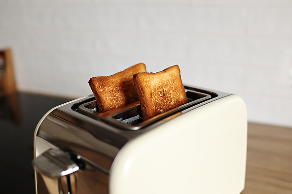 포토 JPG 해외이미지 라이프스타일 음식 빵 조각 백그라운드 다이어트 가정 주방용품 아침 주택 샌드위치 건강 요리 사람없음 갈색 금속 주방 식사 기계 장비 튀김 껍질 흰색 기구 신선 뜨거움 4 맛 아침식사 굽기 만취 먹기 오브젝트 토스트 축배 점심식사 고립 해로움 맛있는 해외202309 해외포토 주간 컬러 생활용품 컨셉 모션 재질 건물 생활 숫자 구이 술취함 파일형식
