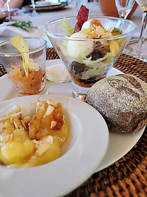 포토 JPG 해외이미지 접시 음식 다이어트 건강 육류 스테이크 요리 사람없음 요식업 식당 식사 저녁식사 샐러드 소고기 로켓 신선 상추 머스터드 향신료 준비 올리브 날것 토스트 후추 성분 점심식사 루꼴라 미니 백리향 앙트레 음식준비 맛있는 해외202309 해외포토 식기 열매 산업 빵 채소 식재료 서양음식 상점 소스_음식 향미료 파일형식