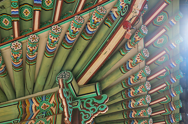 포토 JPG 해외이미지 전통 아시아 문화 여행 백그라운드 건축양식 하늘 지붕 주택 서울 한국 미술 동양인 사람없음 야외 건물 목재 장식 파란색 뷰티 마을 골동품 도시 사찰 역사 묘사 타운 남쪽 랜드마크 옛날 스타일 해외202309 해외포토 나무 건축물 건축 나라 컬러 재료 종교건축 문화예술 인종 방향 파일형식