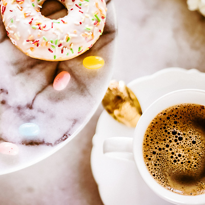 포토 JPG 해외이미지 여유 커피 휴식 사람없음 하이앵글 카페 분위기 커피잔 에스프레소 해외202309 해외포토 감정 음료 뷰포인트 컨셉 잔 상점 파일형식