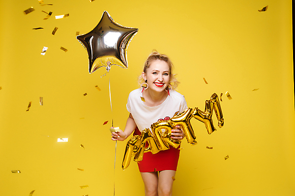 포토 JPG 해외이미지 백인 모델 1 라이프스타일 커플 응시 행복 얼굴 포즈 휴가 기념 한명 서기 웃음 사람 성인 선글라스 뷰티 유행 우정 축하 표현 생일 긍정 해외202309 해외포토 서양인 시선 기념일 감정 안경 컨셉 관계 모션 표정 생활 신체부위 친구 파일형식