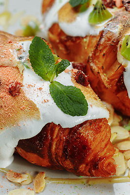 포토 JPG 해외이미지 전통 접시 음식 백그라운드 탁자 아침 디저트 요리 사람없음 목재 갈색 노란색 초콜릿 식사 펼침 카페 빵집 껍질 흰색 신선 황금 달콤 맛 아침식사 설탕 굽기 먹기 크림 오브젝트 시럽 와플 프랑스어 점심식사 고립 단절 번 페스츄리 핸드메이드 캐러멜 맛있는 해외202309 해외포토 주간 나무 문자 식기 빵 컬러 가구 컨셉 재료 모션 상점 구이 파일형식