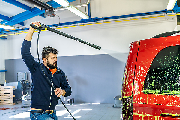 포토 JPG 해외이미지 직업 산업 백그라운드 비즈니스 교통시설 자동차 노동자 한명 야외 초록색 물 빛 반사 거품 장비 젖음 흰색 업무 바퀴 역 씻기 빨래 세제 서비스 상업 먼지 비누 분무기 진흙 세탁기 샴푸 청소부 돌봄 압력 자동 차고 해외202309 해외포토 자연요소 1 육상교통 컬러 교통 가사 모션 사람 위생용품 청결 가전제품 작업 시설 파일형식