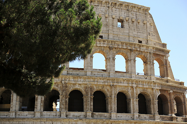 포토 JPG 해외이미지 유럽 문화 여행 건축양식 하늘 사람없음 건물 경기장 이탈리아 역사 재산 로마 콜로세움 천연기념물 랜드마크 로마인 옛날 웅장함 원형극장 해외202309 해외포토 건축물 건축 나라 스포츠시설 인종 금융 극장 파일형식