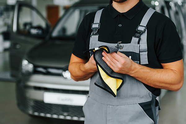 포토 JPG 해외이미지 남자 자동차 한명 상반신 성인 앞모습 스패너 작업 기술자 열정 닦기 정비공 자동차정비 정비소 성인남자한명만 해외202309 해외포토 직업 1 감정 육상교통 뷰포인트 모션 사람 공구 수리 남자한명만 성인남자만 파일형식