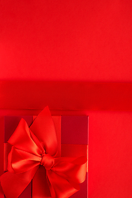 포토 JPG 해외이미지 리본 백그라운드 포장 선물 사람없음 빨간색 상자 화려 카피스페이스 해외202309 해외포토 컬러 컨셉 공백 파일형식