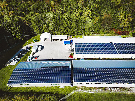 포토 JPG 해외이미지 공공시설 산업 건축양식 공장 하늘 지붕 주택 세포 사람없음 건물 초록색 경제 파란색 빛 햇빛 태양 환경 힘 재활용 발전기 에너지 판넬 그린에너지 옥상 에코 생태계 투자 상업 태양에너지 시스템 세대 유지 패널 혁명 드론 생태학 설치 조감도 공급 해외202309 해외포토 자연요소 건축물 교육 건축 컬러 컨셉 비즈니스 공업 발전소 시설 친환경 파일형식