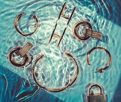 포토 JPG 해외이미지 물결 백그라운드 선물 사람없음 물 하이앵글 귀걸이 우아함 청록색 팬던트 해외202309 해외포토 자연요소 뷰포인트 컬러 컨셉 장신구 파일형식