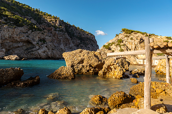 포토 JPG 해외이미지 유럽 파도 바다 섬 여행 자연 하늘 휴가 산 안테나 풍경 사람없음 야외 가로 초록색 물 여름 파란색 강 뷰티 바위 만 스페인 망토 지중해 내추럴 알리칸테 파라다이스 해외202309 해외포토 자연요소 계절 나라 컬러 통신 생태계 파일형식