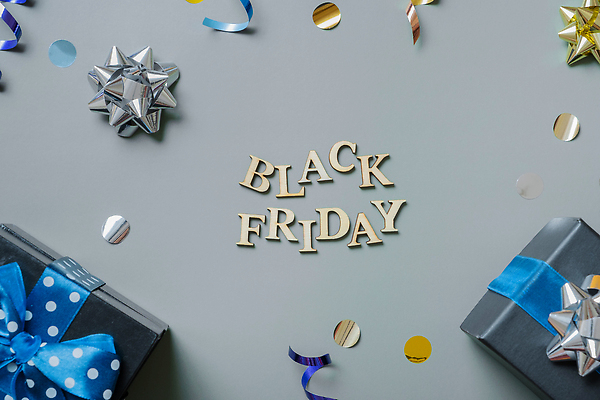 포토 JPG 해외이미지 디자인 백그라운드 컨셉 크리스마스장식 인터넷 비즈니스 탁자 휴가 사람없음 쇼핑 세일 바구니 상점 디지털 검은색 웹 카트 시장 구매 상업 머리위 소매 온라인 승진 금요일 마케팅 매각 특별함 플랫레이 블랙프라이데이 제의 해외202309 해외포토 컬러 가구 크리스마스 데이이벤트 플랫 요일 파일형식