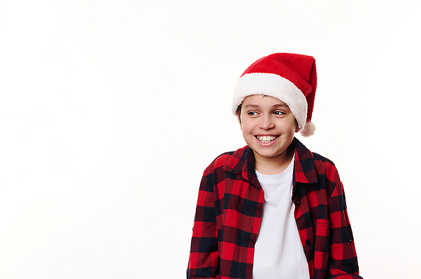 포토 JPG 해외이미지 전통 행복 어린이 컨셉 크리스마스 한명 웃음 이벤트 장식 10대 기쁨 축하 발표 찡그림 예측 즐거움 흰배경 개성 해피뉴이어 걸음마 고립 성격 카피스페이스 해외202309 해외포토 1 기념일 감정 백그라운드 모션 청소년 표정 사람 공백 새해인사 흰색 파일형식