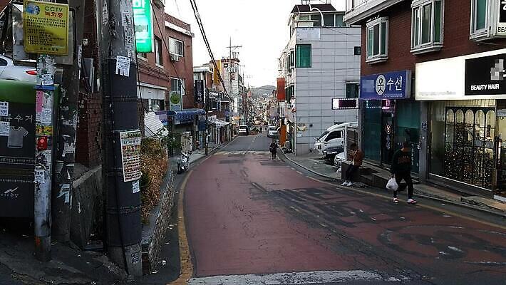 포토 JPG 해외이미지 도로 길 거리 사람없음 도시 보행자 도심 타운 해외202309 해외포토 교통시설 파일형식