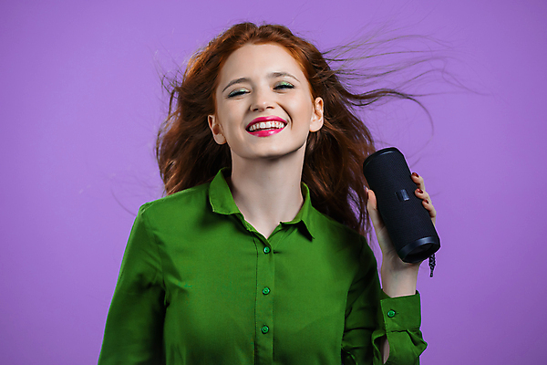 포토 JPG 해외이미지 백인 모델 여자 행복 감정 얼굴 음악 백그라운드 청소년 실내 한명 사람 성인 10대 빛 금발 뷰티 디지털 소리 기쁨 댄서 춤 무선전화기 전자 오디오 시끄러움 고립 리듬 혼자 스타일 힙스터 해외202309 해외포토 서양인 직업 1 헤어스타일 패션 문화예술 내부 신체부위 전자제품 전화기 파일형식