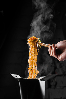 포토 JPG 해외이미지 전통 종이 음식 백그라운드 채소 젓가락 태국 건강 육류 돼지고기 요리 동양인 사람없음 목재 상자 노란색 식당 일본 검은색 식사 저녁식사 치킨 중국 당근 소고기 달콤 떨어짐 브로콜리 컨테이너 먹기 속도 국수 매움 깨 테이크아웃 패키지 후추 점심식사 대두 해외202309 해외포토 나무 산업 아시아 컬러 컨셉 식재료 재료 모션 뿌리채소 수저 인종 상점 면류 조미료 맛 향신료 닭고기요리 파일형식