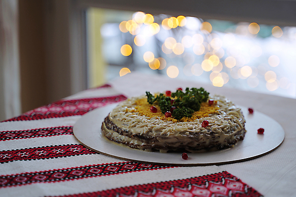 포토 JPG 해외이미지 전통 접시 음식 백그라운드 크리스마스 다이어트 채소 부분 탁자 양파 휴가 파슬리 건강 마늘 육류 요리 사람없음 초록색 케이크 계란 축제 식사 저녁식사 식탁보 원형 아침식사 자르기 먹기 허브 크림 준비 간 레시피 자수 층 노른자 양고기 마요네즈 팬케이크 점심식사 우크라이나 핸드메이드 맛있는 해외202309 해외포토 도형 식물 식기 기념일 유럽 컬러 가구 식재료 모션 디저트 알 장기_의학 소스_음식 파일형식