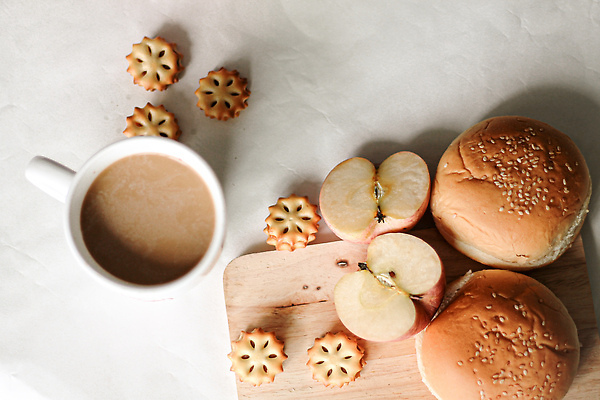 포토 JPG 해외이미지 라이프스타일 가정 실내 건강 사람없음 하이앵글 흰배경 심플 고립 정물화 핸드메이드 카피스페이스 안락 해외202309 해외포토 뷰포인트 백그라운드 컨셉 내부 생활 공백 흰색 그림 파일형식