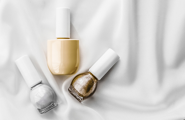 포토 JPG 해외이미지 백그라운드 사람없음 우아함 흰배경 매니큐어 구김 카피스페이스 연노랑색 해외포토 컨셉 모션 노란색 화장품 공백 흰색 파일형식