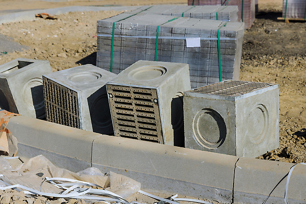 포토 JPG 해외이미지 도로 표면 거리 사람없음 야외 물 환경 건설현장 도시 보행로 묘사 정사각형 수로 시멘트 폭풍 지하 빗물 유지 배수구 길가 콘크리트 폐수 하수 해외202309 해외포토 자연요소 도형 길 교통시설 날씨 건설업 비_날씨 환경오염 파일형식