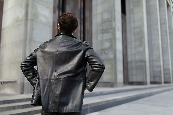 포토 JPG 해외이미지 백인 직업 1 라이프스타일 응시 남자 행복 백그라운드 비즈니스 성공 모바일 노동자 거리 한명 서기 사람 정장 성인 야외 스마트폰 핸드폰 유행 산책 도시 최고 업무 비즈니스맨 자신감 우아함 시원함 경영자 경영 스타일 해외202309 해외포토 서양인 시선 옷 감정 컨셉 모션 휴식 생활 전자제품 스마트기기 작업 직장인 리더 파일형식