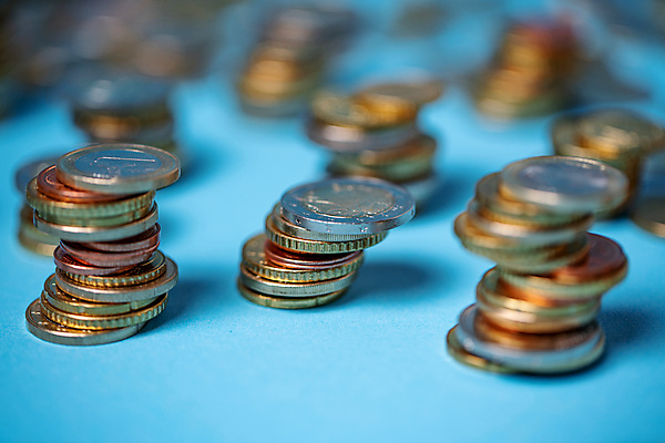 포토 JPG 해외이미지 유럽 백그라운드 돈 비즈니스 성공 사람없음 금융 파란색 쌓기 달러 금속 동전 유로 절약 변화 시장 재산 주식 가격 수집 사인 보따리 투자 상업 파운드 보물 빚 계좌 구리 세금 수입 예산 페니 경제학 해외202309 해외포토 교육 나라 컬러 컨셉 모션 재질 경제 원소 파일형식