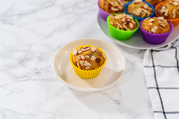 포토 JPG 해외이미지 종이 음식 디저트 사탕 사람없음 케이크 얼음 견과류 달콤 컵케이크 굽기 크림 아몬드 실리콘 페스츄리 프로스팅 해외202309 해외포토 자연요소 빵 맛 구이 제빵 파일형식