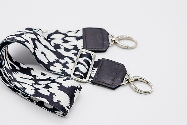 포토 JPG 해외이미지 라이프스타일 디자인 옷 여자 가방 비즈니스 장신구 손잡이 사람없음 장식 쇼핑 세트 뷰티 유행 상점 검은색 핸드백 흰색 화려 지갑 클래식 고급 우아함 상품 가죽 오브젝트 싱글 흰배경 질감 소매 고립 스트랩 파우치 스타일 해외202309 해외포토 잡화 컬러 백그라운드 컨셉 사람 생활 파일형식