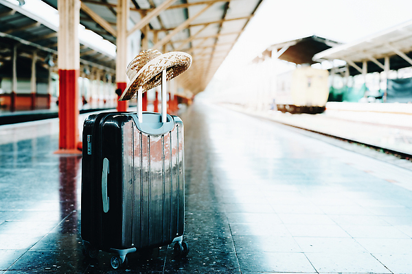 포토 JPG 해외이미지 라이프스타일 응시 여자 행복 여행 컨셉 가방 비즈니스 배낭 교통시설 청소년 호텔 휴가 휴식 한명 웃음 사람 동양인 성인 사람없음 야외 10대 가로 컬러풀 뷰티 여행객 기쁨 기차 짐 우아함 역 도착 미녀 여자한명만 카피스페이스 해외202309 해외포토 1 시선 잡화 감정 육상교통 컬러 교통 숙소 대중교통 표정 인종 생활 공백 미인 시설 여자만 파일형식