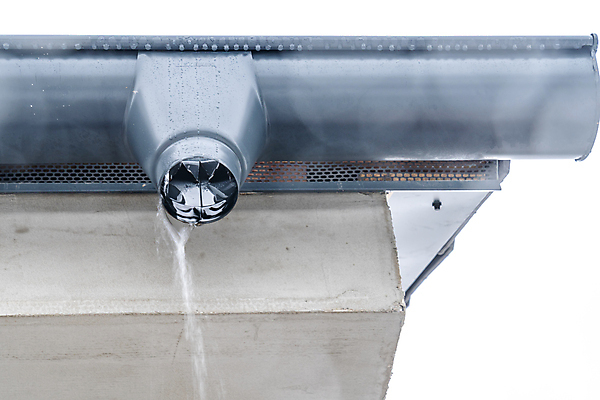 포토 JPG 해외이미지 외관 산업 벽 백그라운드 건축양식 하늘 지붕 새로움 주택 외벽 사람없음 야외 건물 목재 물 파란색 금속 흰색 모서리 수리 보호 철 타일 묘사 시스템 튜브 설치 철강 하수 아연 해외202309 해외포토 자연요소 나무 건축물 건축 컬러 컨셉 재료 재질 영양소 파일형식