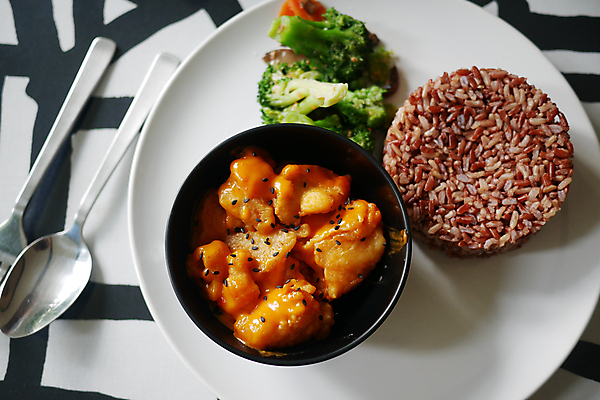 포토 JPG 해외이미지 음식 다이어트 재료 탁자 밥 건조 건강 어류 동양인 사람없음 빨간색 갈색 식사 중국 샐러드 시골 조미료 사발 낟알 유기농 날것 섬유 내추럴 점심식사 생식 채식주의자 비건 해외202309 해외포토 웰빙 아시아 컬러 가구 인종 수중동물 직물 사기그릇 채식 향미료 파일형식