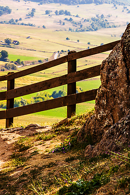 포토 JPG 해외이미지 나무 여행 백그라운드 밭 농업 건축양식 자연 하늘 산 파노라마 풍경 사람없음 야외 목재 초록색 여름 파란색 울타리 뷰티 농장 시골 숲 언덕 그림 내추럴 옛날 해외202309 해외포토 식물 계절 건축 산업 컬러 재료 촬영기법 담장 생태계 파일형식