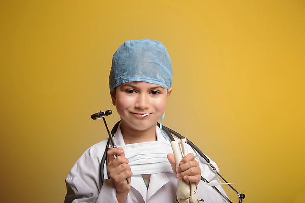 포토 JPG 해외이미지 백인 직업 행복 어린이 백그라운드 유니폼 청진기 놀이 미래 병원 한명 사람 약 고통 환자 간호사 의사 작음 직원 돌봄 해외202309 해외포토 서양인 1 옷 감정 컨셉 의학 의료기기 모션 의료진 크기 파일형식