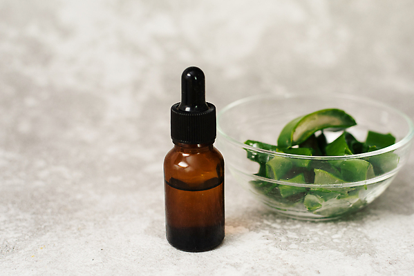 포토 JPG 해외이미지 식물 얼굴 백그라운드 잎 재료 자연 유리 건강 사람없음 치료 초록색 물 뷰티 약 스파 화장품 흰색 신선 액체 약국 허브 피부 유기농 아로마 로션 아로마테라피 테라피 내추럴 다육식물 돌봄 알로에 에센스 추출 해외202309 해외포토 자연요소 웰빙 컬러 의학 모션 재질 신체부위 생태계 파일형식