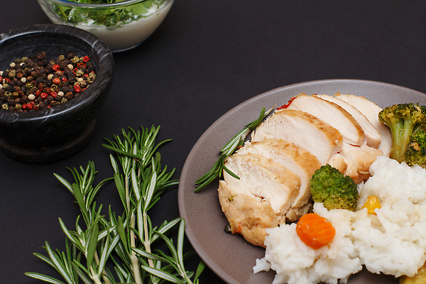 포토 JPG 해외이미지 음식 백그라운드 다이어트 재료 조류 양파 건강 마늘 육류 스테이크 요리 사람없음 목재 주방 식사 저녁식사 치킨 시골 신선 가슴 자르기 먹기 향신료 준비 유기농 후추 로즈메리 생식 암탉 맛있는 해외202309 해외포토 나무 동물 웰빙 채소 식재료 모션 서양음식 신체부위 닭 암컷 허브 닭고기요리 향미료 파일형식