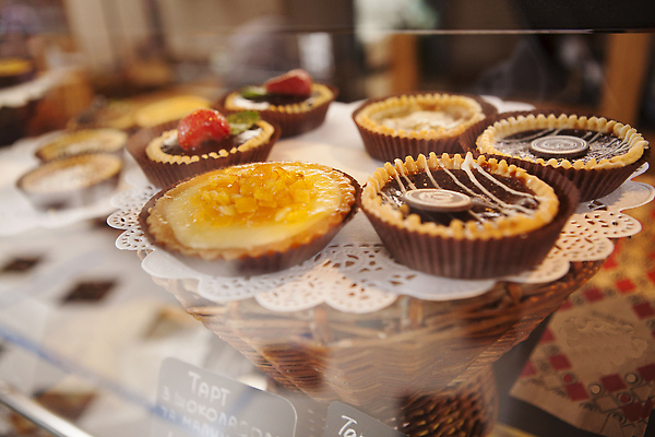 포토 JPG 해외이미지 전통 라이프스타일 열매 행복 음식 다이어트 과일 비즈니스 딸기 디저트 노동자 요리 사람없음 쇼핑 케이크 상점 식당 초콜릿 카페 빵집 신선 도시 닫기 맛 구매 굽기 먹기 서비스 유기농 진열장 반죽 레시피 환영 카페테리아 소매 바닐라 타르트 페스츄리 중소기업 맛있는 해외202309 해외포토 식물 직업 웰빙 감정 빵 컨셉 회사 모션 건강 생활 구이 파이_빵 파일형식